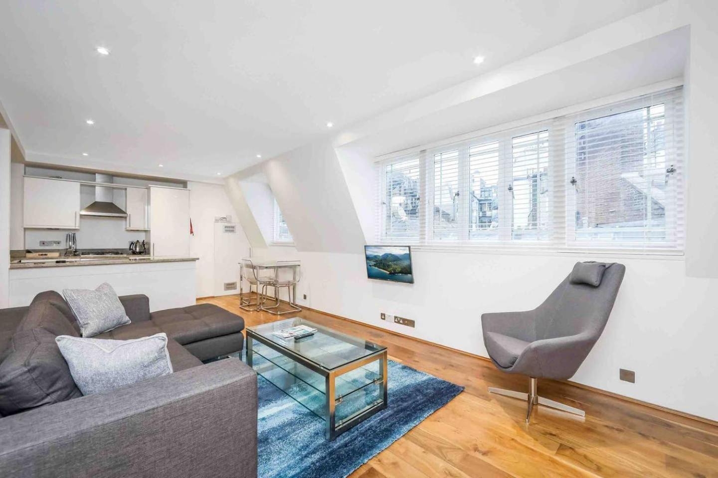 2 Bed By Oxford Circus And Regent Street! Appartement Londen Buitenkant foto